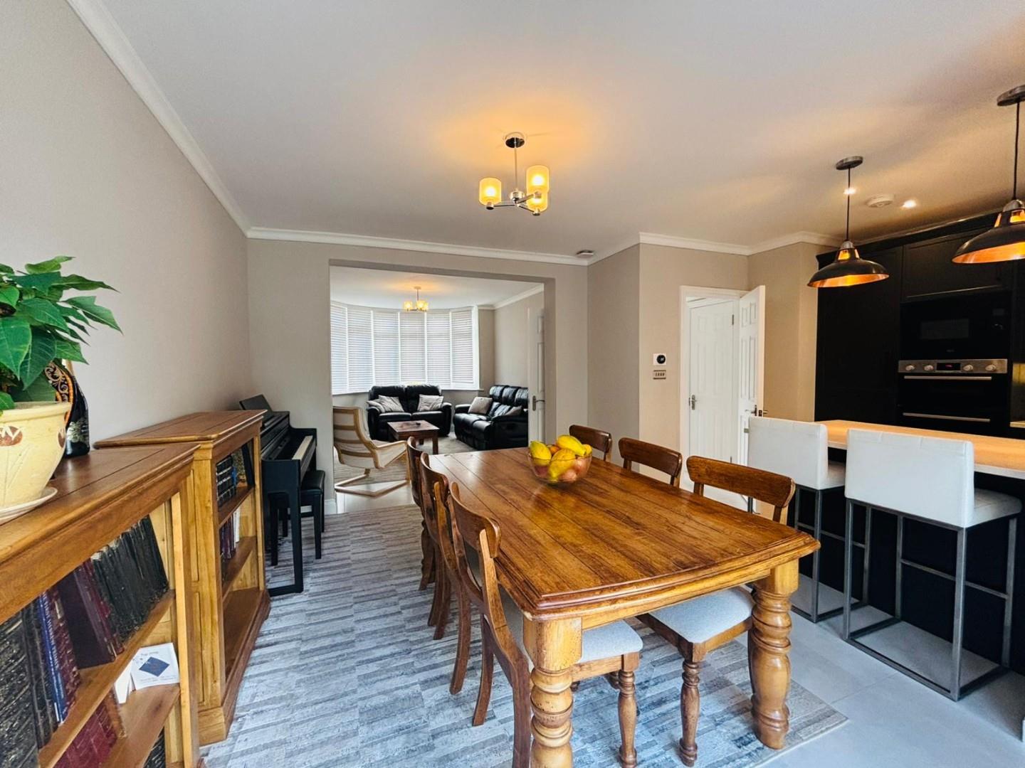 Stoneyfields Lane, Edgware, HA8, Edgware